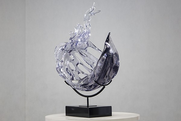 Custom Abstract Wave Resin Sculpture – Elegant Clear Resin Art with Dynamic Form